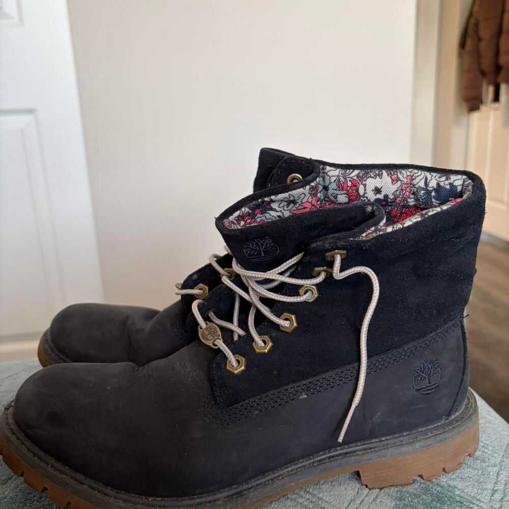 Timberland Women's Navy and Black Boots